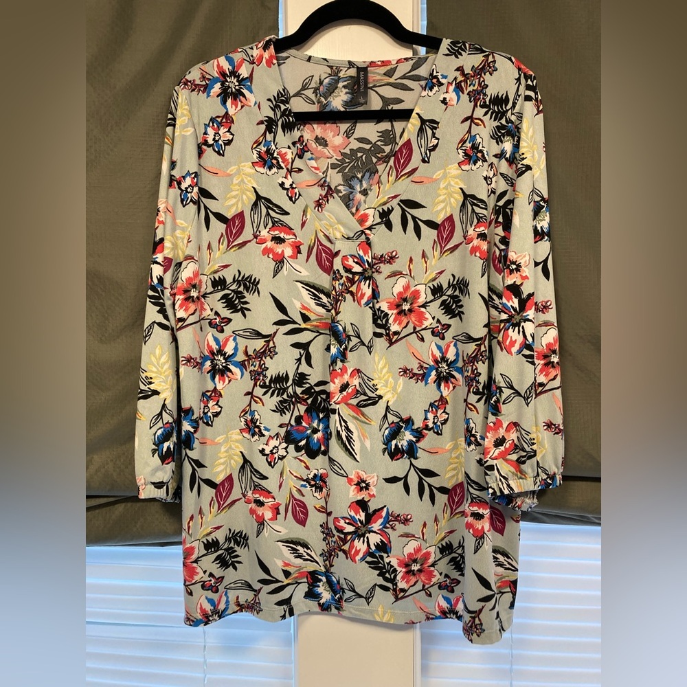 Massini - Pastel Floral Print 3/4 Sleeve Popover Top, Size Large - Picture 9 of 11